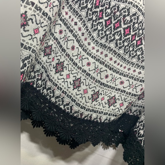 Arizona Jean Co. Juniors Cold Shoulder Top - Picture 4 of 5